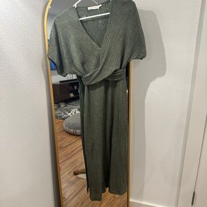 All In Favor Phoebe V-Neck Midi Dress